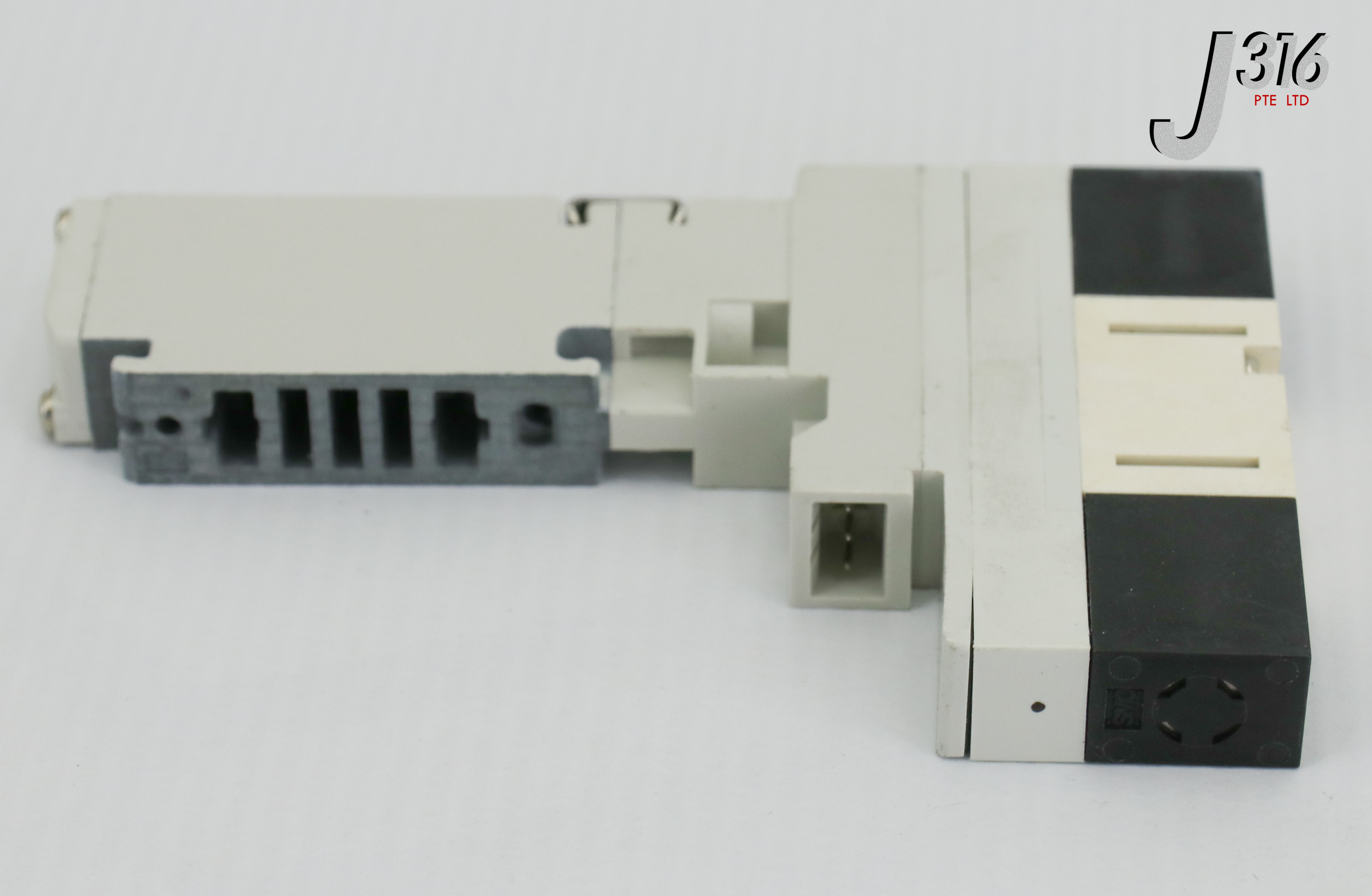 22456 NOVELLUS SMC VALVE, 3WAY, SOL, DUAL, HIGH, VQ1A01NY-5 60